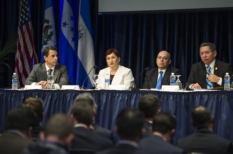 Acompañados por Blanco, los fiscales generales de Guatemala, Honduras y El Salvador aseguraron en Miami que sólo "unidos" podrán combatir las pandillas.