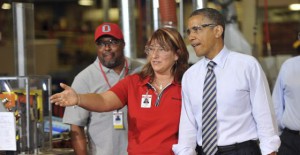 Obama visita una fábrica en Minnesota
