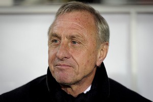 El exentrenador holand&eacute;s del Barcelona, Johan Cruyff, no cree que el club catal&aacute;n necesite al delantero brasile&ntilde;o Neymar Santos ni tampoco puede "imaginar" que el t&eacute;cnico Tito Vilanova haya pedido su fichaje.