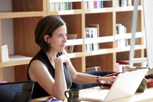 escritora mexicana Mónica Lavín