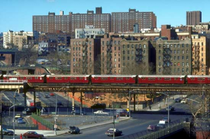 La Fiscal&iacute;a Federal en Manhattan inform&oacute; que un jurado hall&oacute; hoy culpables a tres miembros de una pandilla que operaba en un vecindario del condado de El Bronx de cargos de asesinato, extorsi&oacute;n, tr&aacute;fico de drogas y posesi&oacute;n y uso de un arma de fuego.