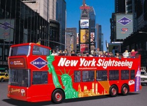 Bus "Los icónicos autobuses de dos pisos Gray Line y City Sights se ven por todas partes en Nueva York, pero pocos saben que son un monopolio que llevado a precios más altos y menos competencia", afirmó el fiscal general, Eric Schneiderman, al anunciar la demanda.