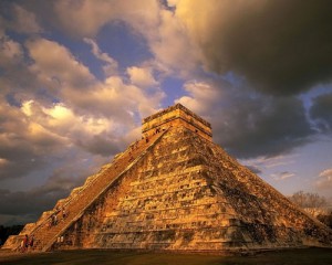 La fecha marcada en rojo es el 21 de diciembre de 2012, d&iacute;a en el que se producir&aacute; el solsticio anual de invierno, se alinear&aacute;n el Sol y la Tierra y concluir&aacute; un ciclo de m&aacute;s de 5.000 a&ntilde;os del antiguo calendario Maya.