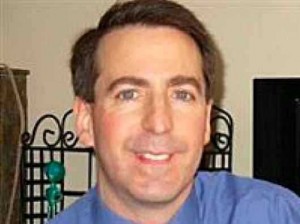 Peter Lanza, el padre del asesino de la escuela de Connecticut, asegur&oacute; hoy que "no hay palabras para expresar lo rotos que estamos" tras saber que su hijo es responsable de la muerte de 27 personas, incluyendo su propia madre.