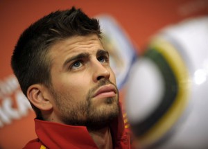 El jugador azulgrana Gerard Piqu&eacute; ha asegurado hoy que sus favoritos para el Bal&oacute;n de Oro son su compa&ntilde;ero Leo Messi y el seleccionador Vicente del Bosque.