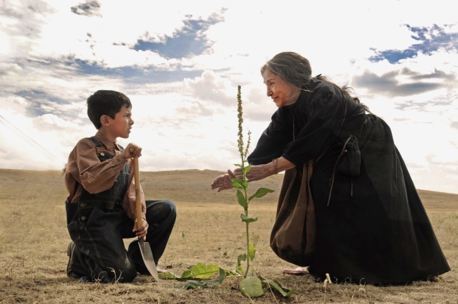 Bless-Me-Ultima La película "Bless Me, Última" ("Bendíceme, Última"), protagonizada por la actriz puertorriqueña Miriam Colón y centrada en la historia de una familia hispana en el Nuevo México rural de los años 40, llega este viernes a la cartelera estadounidense.