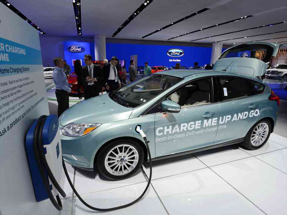 Canal_Panamá_Carro_Electrico El Canal de Panamá incorporó un automóvil eléctrico a su flota de vehículos, buscando fuentes renovables de energía y mayor eficiencia energética, informaron hoy fuentes de la vía interoceánica.
