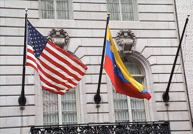 consulado-vzla-en-miami El Gobierno de Estados Unidos ordenó la expulsión de dos diplomáticos venezolanos en reciprocidad por la decisión de Venezuela de expulsar a dos miembros de la agregaduría militar estadounidense en Caracas la semana pasada, informaron hoy a Efe fuentes del Departamento de Estado.
