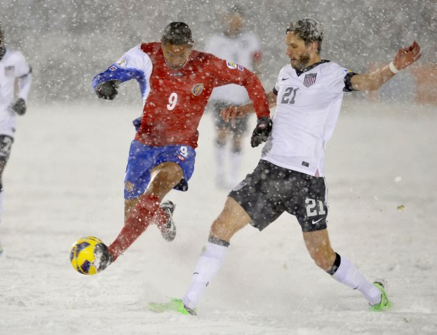 costa-rica-usa-soccer-game-1 La FIFA anunció hoy que mantiene y considera válido el resultado del partido Estados Unidos-Costa Rica (1-0), jugado el 22 de marzo en la fase de clasificación para el próximo Mundial de Brasil, por lo que ha rechazado la petición de la federación costarricense de repetir el encuentro.