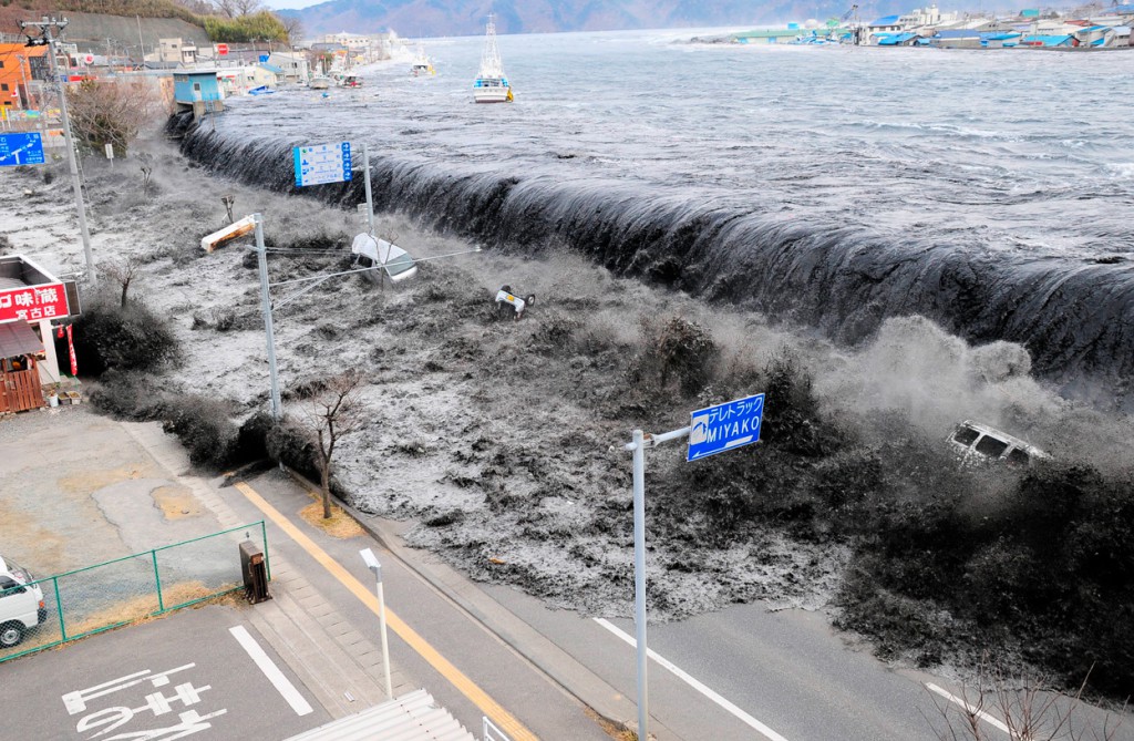 Jap&oacute;n conmemora hoy, con memoriales y actos oficiales, el segundo aniversario del terremoto de 9 grados en la escala Richter y el devastador tsunami que arras&oacute; el noreste del pa&iacute;s y caus&oacute; m&aacute;s 18.500 muertos y desaparecidos, adem&aacute;s de la crisis nuclear en Fukushima.