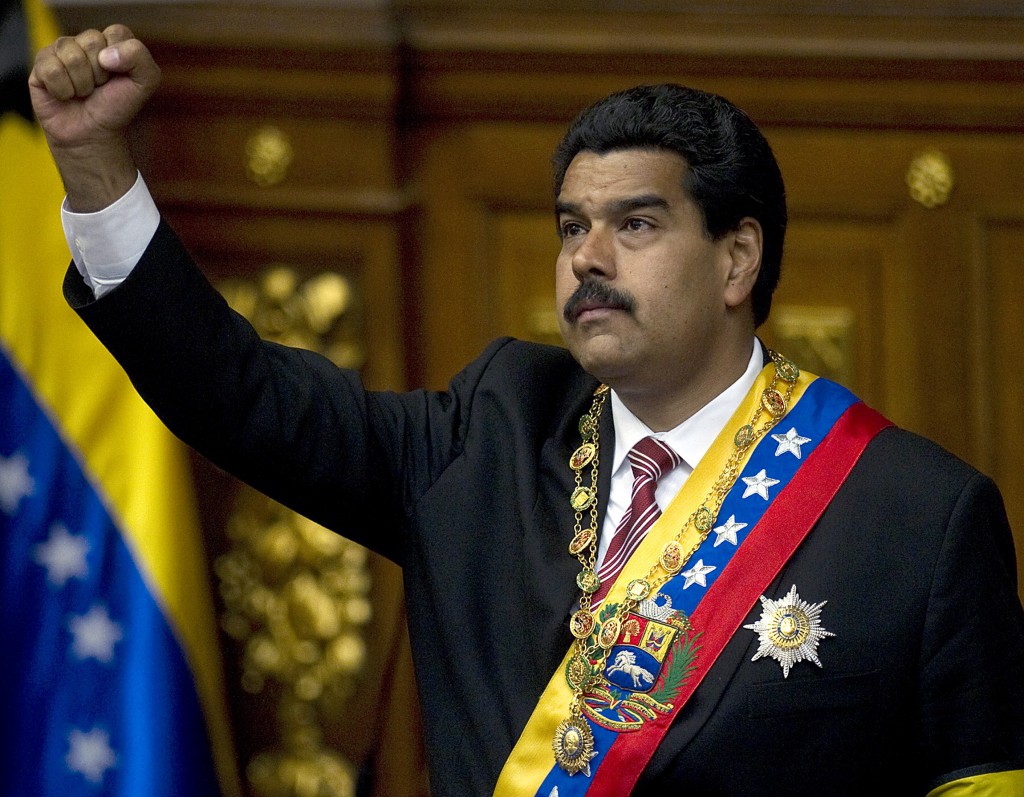 El presidente encargado de Venezuela, Nicol&aacute;s Maduro, present&oacute; hoy ante el Consejo Nacional Electoral (CNE) su candidatura para los comicios del pr&oacute;ximo 14 de abril como "hijo" del fallecido gobernante Hugo Ch&aacute;vez y arropado por miles de seguidores del chavismo.