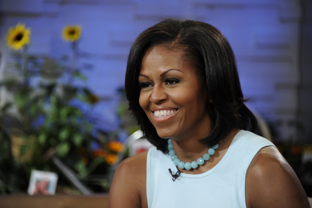 De sus discretas apariciones durante los primeros cuatro a&ntilde;os de mandato de su marido, Barack Obama, la primera dama de Estados Unidos ha dado un giro en sus actos p&uacute;blicos, pasando de la sobriedad a bailar reguet&oacute;n.
