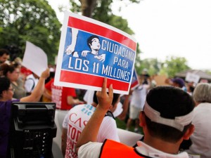 Un 48 % de personas en EE.UU. prefiere propuestas dem&oacute;cratas sobre migraci&oacute;n.
