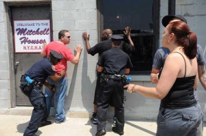 ACLU pone el dedo en la llaga a cuestionado ‘Stop-and-Frisk’ en Gran Manzana.