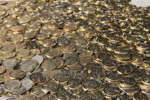 Bitc&oacute;in. La primera moneda digital descentralizada, que usa tecnolog&iacute;a P2P y permite transacciones instant&aacute;neas punto a punto. 