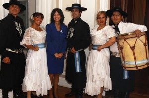 Los bailes típicos fueron parte de la fiesta de independencia en el Consulado de Argentina.