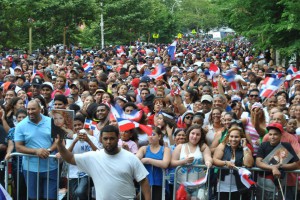 miles de persona que se dieron cita en el festival duartiano de la gran parada Dominican de El Bronx.