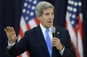 John Kerry, dijo que el ataque fue “una obscenidad moral que debe sacudir la conciencia del mundo”, mientras advertía que Washington califica al presidente sirio como culpable de los hechos y esperan que “responda por esa atrocidad”.