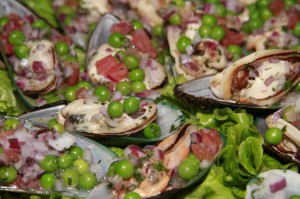 Ex&oacute;tico, c&iacute;trico y refrescante. As&iacute; es el ceviche. En la imagen un ceviche peruano  de mejillones.