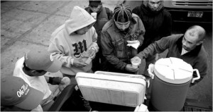 &ldquo;Ayudo a cualquiera que necesite comer. S&oacute;lo tienen que hacer la fila&rdquo;, asegura Mu&ntilde;oz.