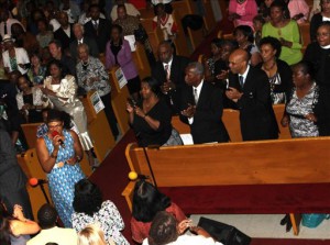 Cientos de personas participan de un servicio interreligioso organizado por la Red Nacional de Cl&eacute;rigos Afroamericanos.