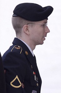 El soldado del Ejército de Estados Unidos Bradley Manning a su llegada a los juzgados de Fort George G. Meade, Maryland.