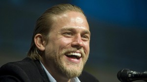 Charlie Hunnam y la actriz estadounidense Dakota Johnson, hija de los actores Don Johnson y Melanie Griffith, serán los protagonistas de la versión cinematográfica de "Cincuenta sombras de Grey".