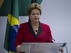 Rousseff cancela visita a EE.UU. insatisfecha con explicaciones sobre espionaje.