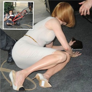 Nicole Kidman, arrollada por un fot&oacute;grafo que circulaba en bici por la acera.