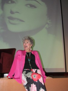 A sus 81 años la actriz puertorriqueña Rita Moreno, la inolvidable "Anita" de "West Side Story", afirma que se siente como una niña de cinco pero "con unas cuantas arrugas".