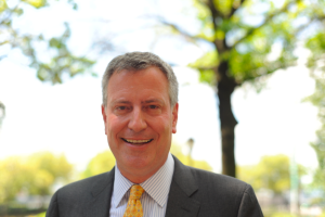 BILL DE BLASIO a paso de vencedores, casi seguro será el próximo alcalde de la ciudad de Nueva York.