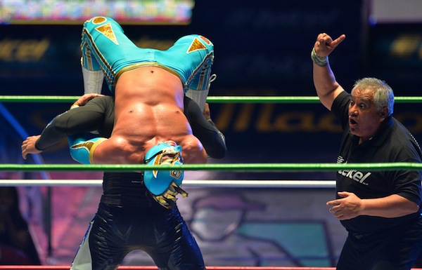Se estima que 600.000 espectadores acuden cada año a los espectáculos de lucha libre en México.