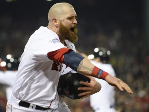 Jonny Gomes de los Medias Rojas de Boston celebra tras la anotación ante los Cardenales de San Luis durante el juego número seis de la Serie Mundial disputado hoy, miércoles 30 de octubre de 2013, en el estadio Fenway Park en Boston.