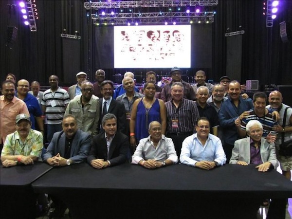 Los integrantes de las Estrellas de la Fania, considerada por muchos como la orquesta más trascendental en la historia de la salsa, posan para una foto en San Juan (Puerto Rico).
