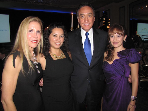 Gail Smith, presidenta de Impacto; María Cristina Ríos, gerente de Marketing de Macy’s: Henry Cisneros, presidente de CityView y Ximena Restrepo, gerente de Negocios de CNN Latino.
