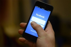 Las redes sociales "alejan a las personas aunque las unan", dice experto.