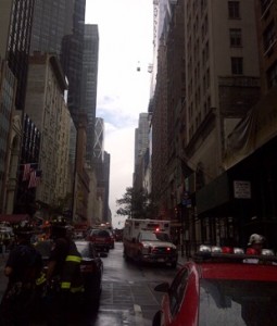 Un fallo en una grúa de un rascacielos paraliza el centro de Manhattan.