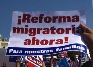 Grupos pro inmigrantes piden a Bank of America que apoye reforma migratoria