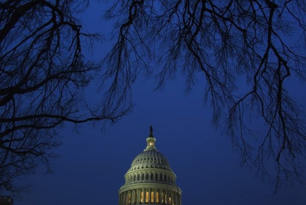 Fotografía del domo del Capitolio estadounidense en el atardecer de hoy, martes 28 de enero de 2014, en Washington, DC (EE.UU.). El presidente Barack Obama presentará este martes el segundo discurso de la Unión de su segundo mandato.