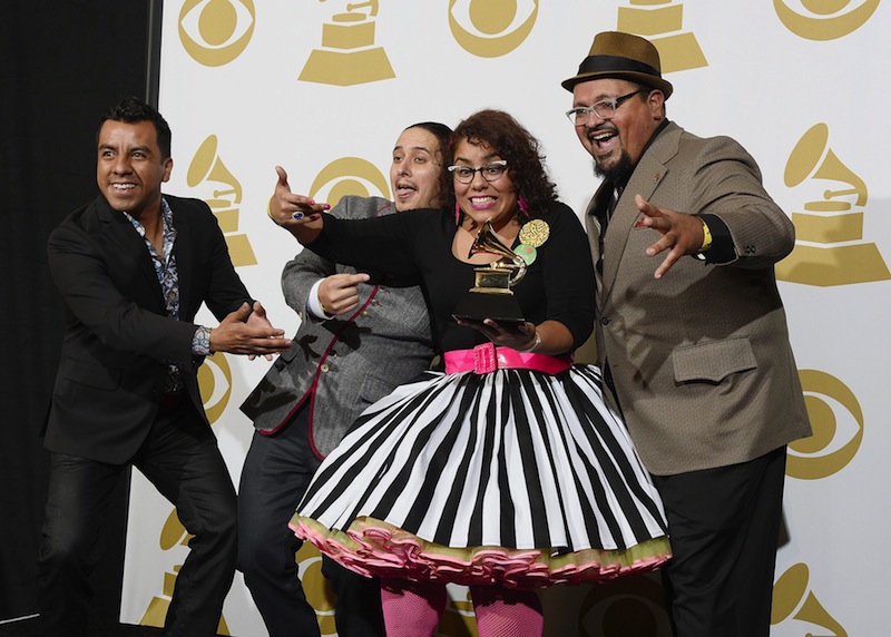El grupo angelino La Santa Cecilia.