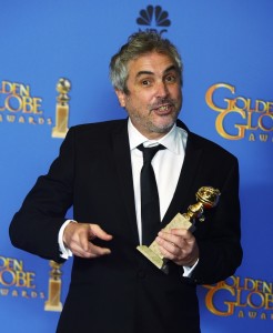 El director mexicano Alfonso Cuar&Ucirc;n es uno de los favoritos en la 86 edici&Ucirc;n de los &rdquo;scar de Hollywood con "Gravity", filme que aspira a 10 premios y que ya consigui&Ucirc; el Globo de Oro a la mejor pel&Igrave;cula. 