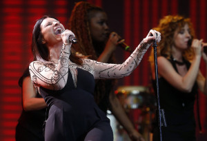 La cantante italiana Laura Pausini se presenta hoy, lunes 24 de febrero de 2014, durante su concierto en la Quinta Vergara, en la segunda jornada del Festival Internacional de la Canci&oacute;n de Vi&ntilde;a del Mar