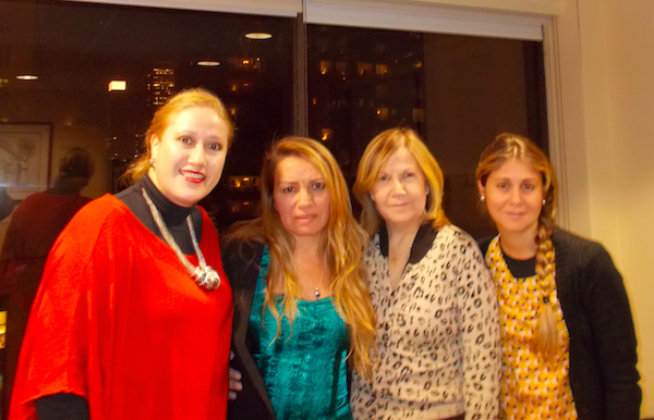 En la gráfica tomada por el Vicepresidente de la Fundación Gabriela Mistral Mario Paredes, consta un grupo de entusiastas mujeres latinas comprometidas a promover el trabajo de Gabriela Mistral. de Izq. a Der. Ximena Hidalgo-Ayala, historiadora y columnista de Impacto; Marisol Inzunza, periodista chilena; Gloria Garafulich, Directora de la Fundación Gabriela Mistral de Nueva York y la abogada Daniela Godoy, Ex asistente de la Primera Dama de Chile.
