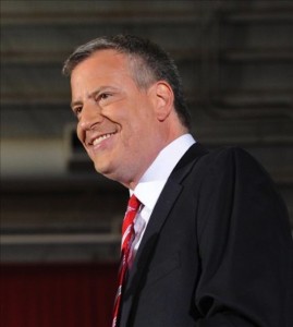 BILL DE BLASIO acusa desgaste a solo tres meses de gobierno en Nueva York.