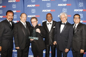 Presidente de ASCAP Paul Williams, Bobby Valentin, Larry Harlow, Roberto Roena, Johnny Pacheco, e Ismael Miranda. (Foto: MFS)