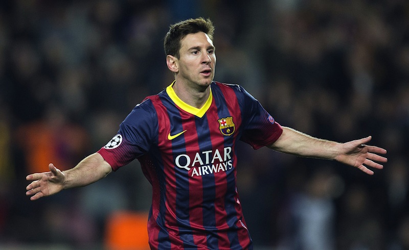 El delantero argentino del FC Barcelona Lionel Messi (d) celebra el gol marcado al Manchester City durante el partido de vuelta de los octavos de final de Liga de Campeones disputado esta noche en el Camp Nou.