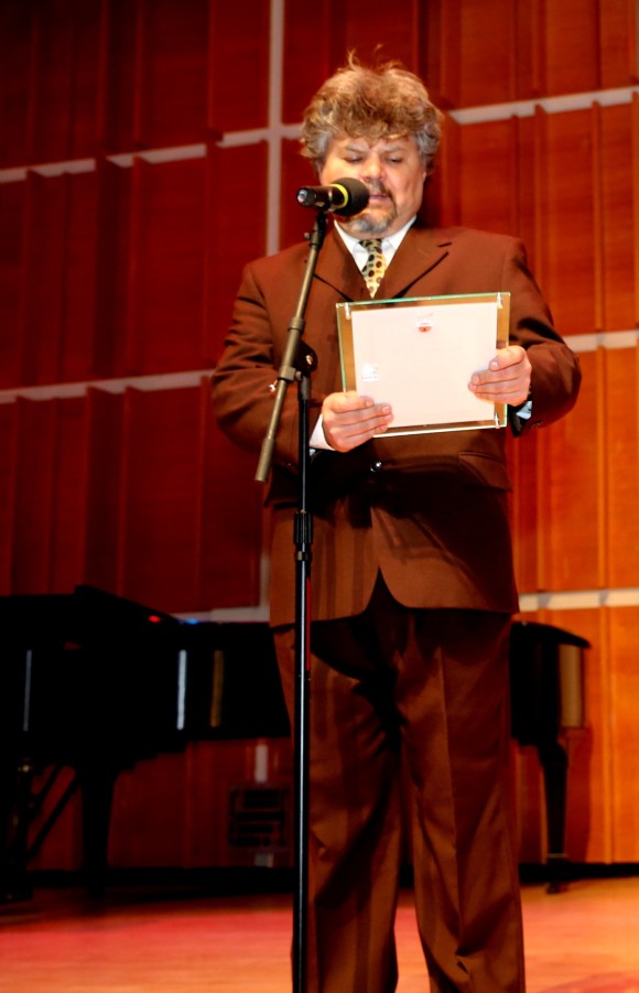Peter Dubó se llevó el Premio ACE por el Reestreno del Año, “La Remolienda”.