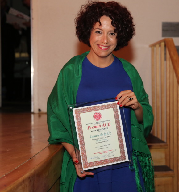 Laura de la Uz vino desde Cuba para recibir su premio.