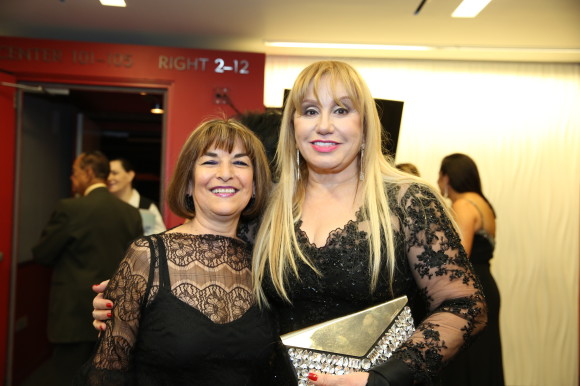 Luz Marina Mejía, la secretaria de la ACE, con Esmeralda Vanegas, la editora ejecutiva de la revista que lleva su nombre.