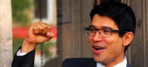 El alcalde extendió sus felicitaciones al concejale Carlos Menchaca por la elaboración y presentación de esta importante ley.